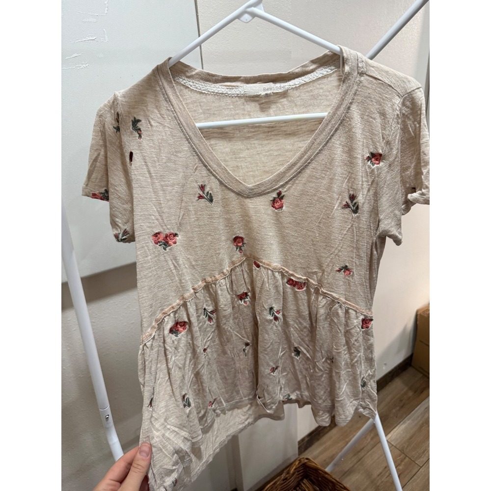 Rewind Womens Floral Embroidered Peplum Top V-Neck Short Sleeve Beige Medium